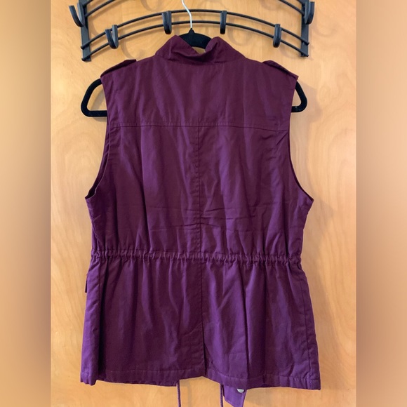 Purple vest size small lined with fur - Picture 3 of 4